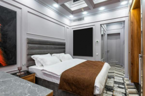 Hotel Triton Grand